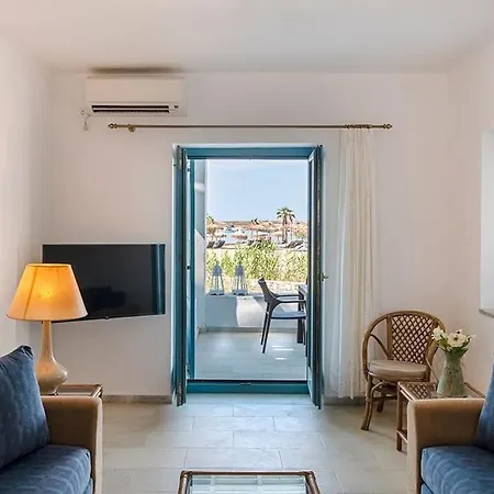 Beachside House In ナウサ