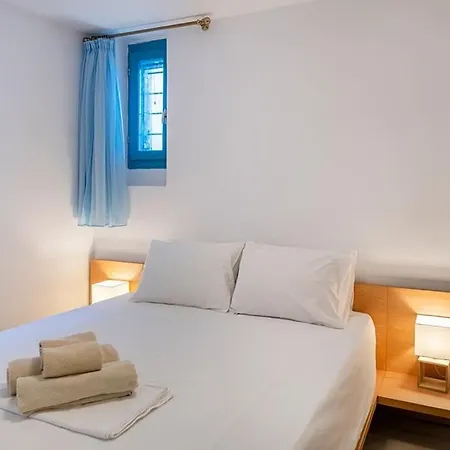 בית נופש Beachside House In נאוסה