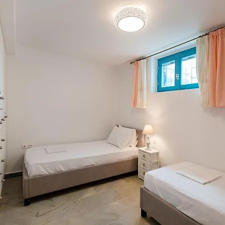 Beachside House In בית נופש נאוסה