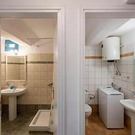 Beachside House In * נאוסה